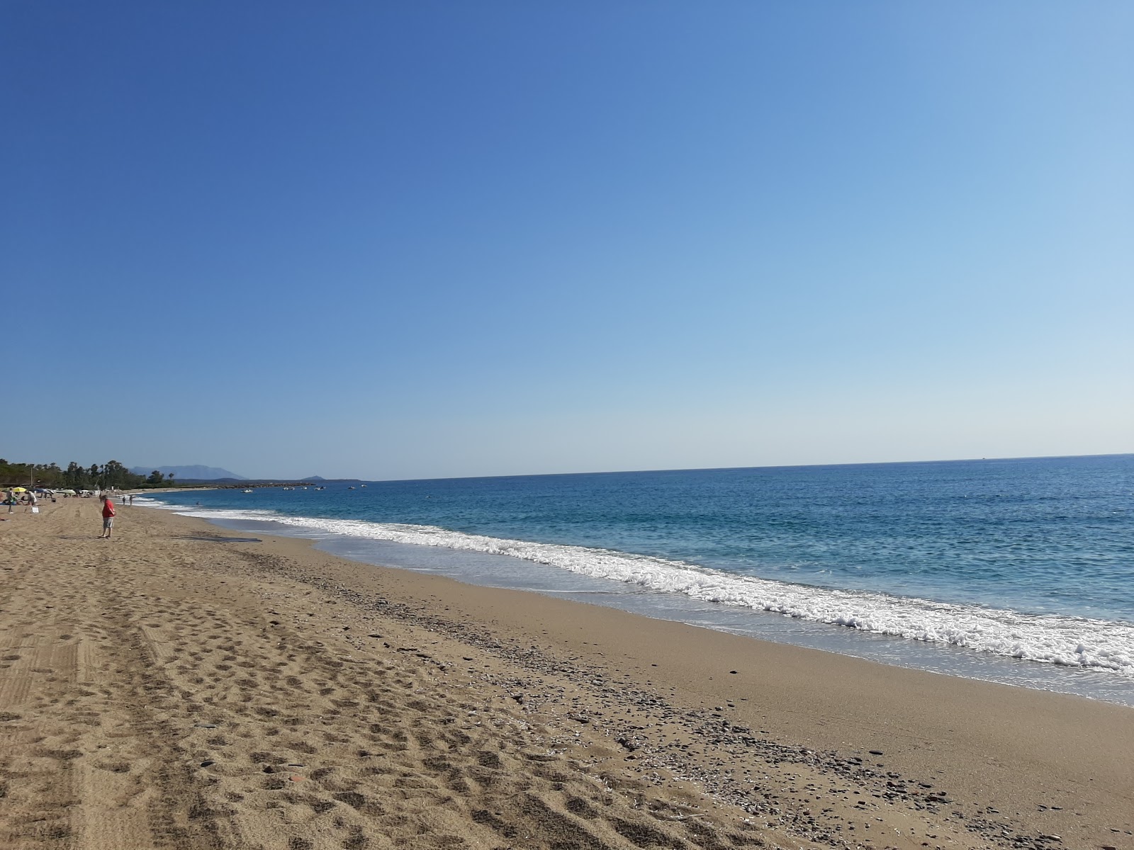 Spiaggia di Museddu'in fotoğrafı uçurumlarla desteklenmiş
