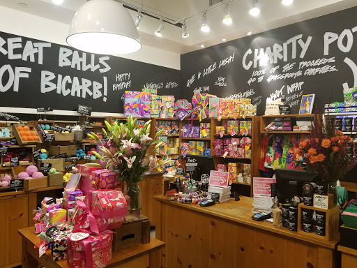 Cosmetics Store «LUSH Fresh handmade cosmetics», reviews and photos, 605 Lincoln Rd B, Miami Beach, FL 33139, USA