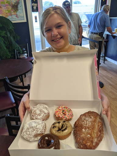 Donut Shop «Flip Flops Donut Shop», reviews and photos, 129 Bogue Inlet Dr, Emerald Isle, NC 28594, USA