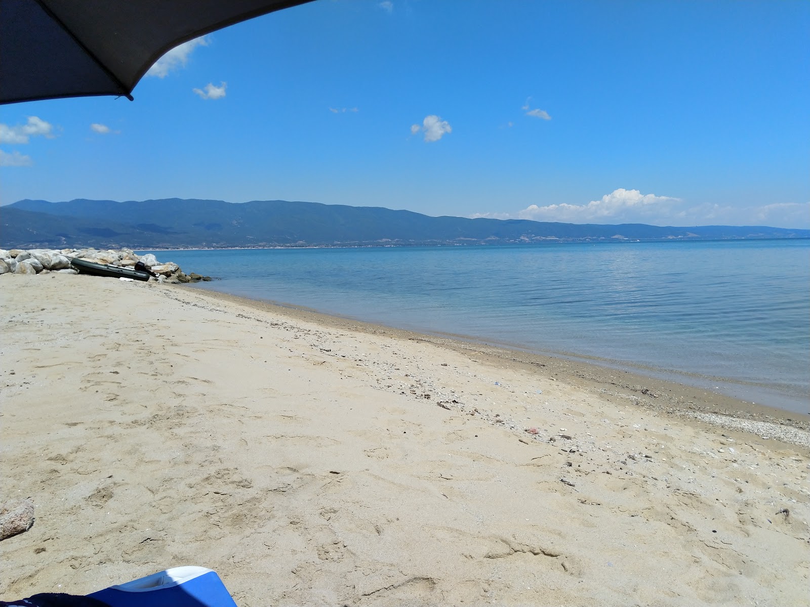 Foto von Milies Beach  II mit beiger sand Oberfläche