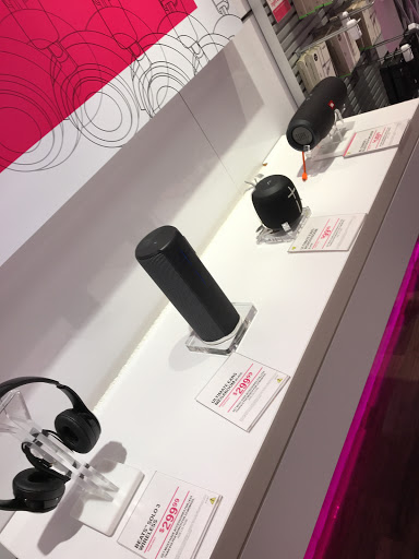 Cell Phone Store «T-Mobile», reviews and photos, 35020 Newark Blvd, Newark, CA 94560, USA