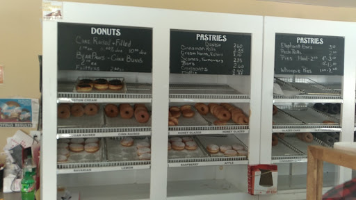 Donut Shop «Village Donut Shop & Bakery», reviews and photos, 1246 Roosevelt Trail, Raymond, ME 04071, USA