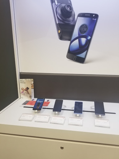 Cell Phone Store «Verizon Wireless and FiOS Retailer- Im Wireless - North Andover», reviews and photos, 435 Winthrop Ave, Lawrence, MA 01843, USA