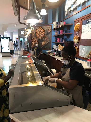 Popcorn Store «Garrett Popcorn Shops», reviews and photos, 3393 Peachtree Rd, Atlanta, GA 30326, USA