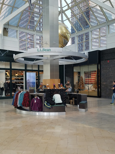 L.L.Bean Kiosk, 800 Boylston St, Boston, MA 02199, USA, 