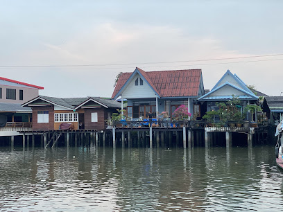 Phraratchawiriyaphon Ferry Pier