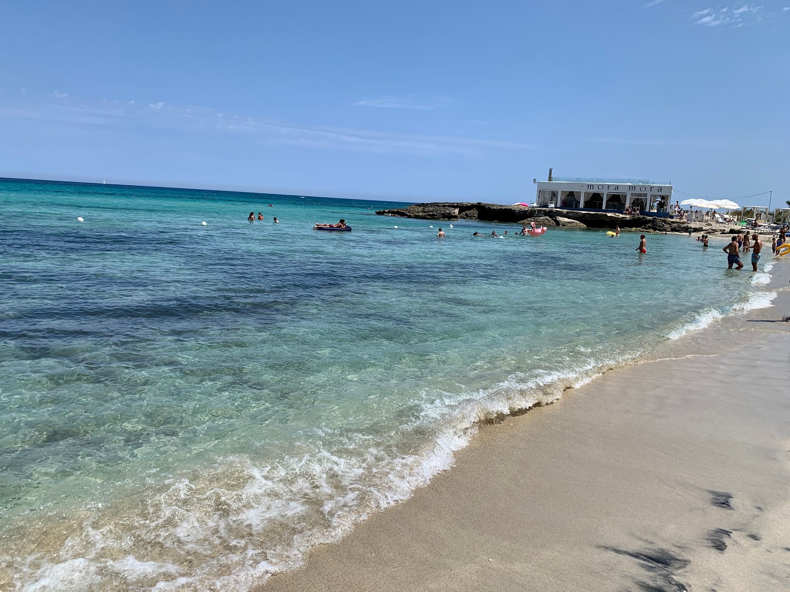 Mora Mora beach'in fotoğrafı doğal alan içinde bulunmaktadır