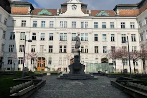 Schlesingerplatz image