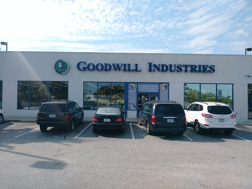 Thrift Store «Triad Goodwill Store & Donation Center», reviews and photos, 106 Muirs Chapel Rd, Greensboro, NC 27407, USA