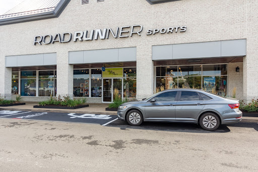 Road Runner Sports, 1120 W Broad St, Falls Church, VA 22046, USA, 