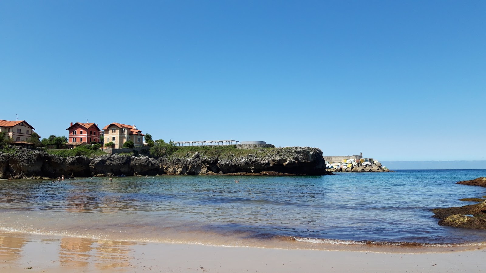 Foto von Playa de Puerto Chico mit sehr sauber Sauberkeitsgrad