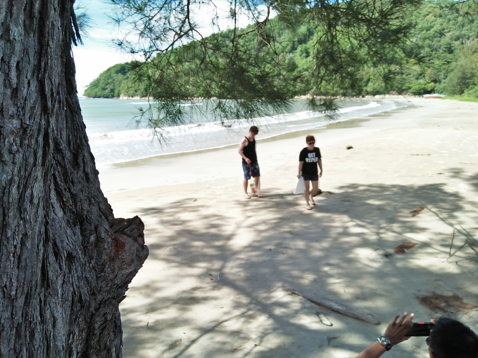 Photo of Loro Kecil Beach with partly clean level of cleanliness