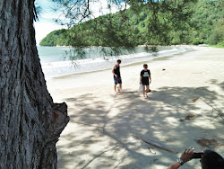 Photo de Loro Kecil Beach zone sauvage