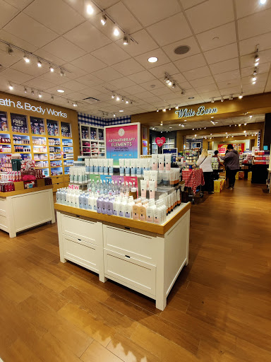 Shopping Mall «Westland Shopping Center», reviews and photos, 35000 Warren Rd, Westland, MI 48185, USA