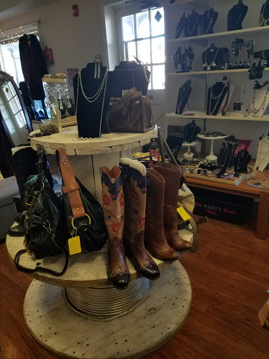 Consignment Shop «Brand Used Thrift And Consignment Shop», reviews and photos, 157 Dolson Ave, Middletown, NY 10940, USA