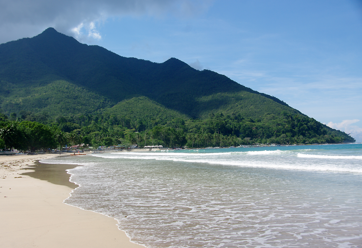 Foto von Sabang Beach mit geräumige küstenlinie
