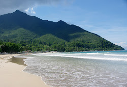 Foto von Sabang Beach mit geräumige küstenlinie