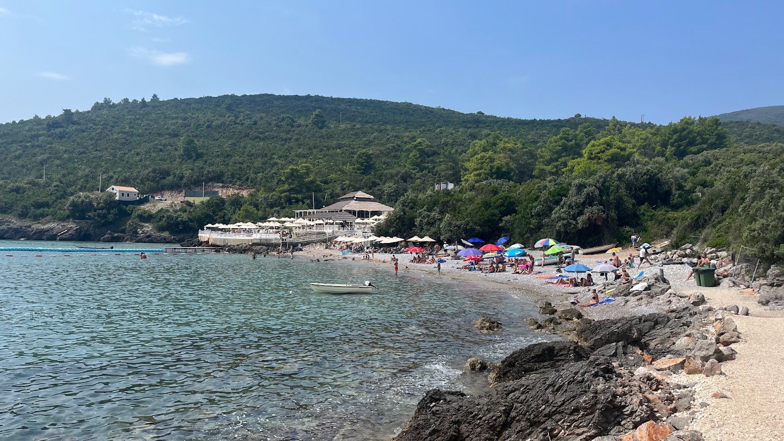 Foto von Oblatno Beach mit grauer sand & kiesel Oberfläche