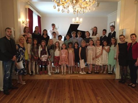 Kolibri Musikkakademi- musikkskole Vika/Akker Brygge. Pianotimer, sangtimer for barn og voksne