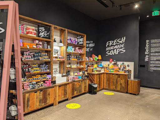 Cosmetics Store «Lush», reviews and photos, 112 E Broadway, Bloomington, MN 55425, USA