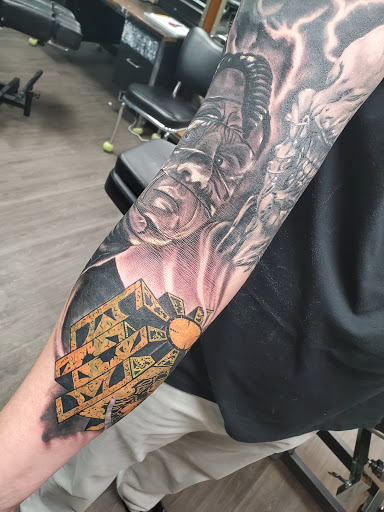 Tattoo Shop «Sink or Swim Tattoo», reviews and photos, 2047 Lincoln Hwy, St Charles, IL 60174, USA