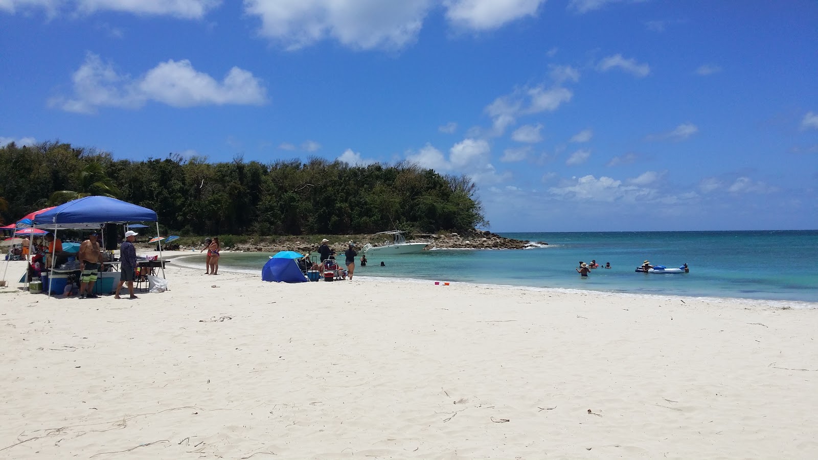 Photo of Caracas beach and the settlement