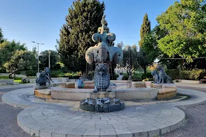 Lions Fountain image