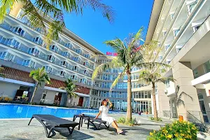 Duy Tân Hotel & Resort Quảng Bình - resort có bể bơi đẹp nhất image