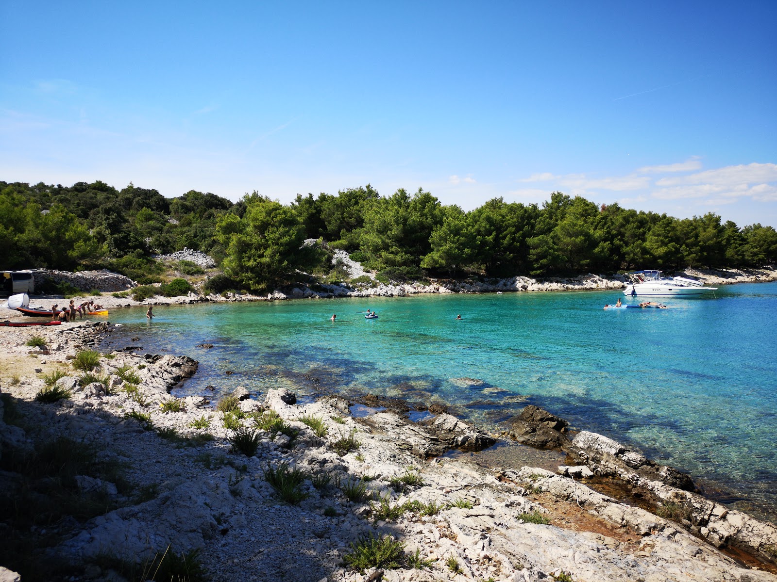 Foto von Guscica beach mit sehr sauber Sauberkeitsgrad