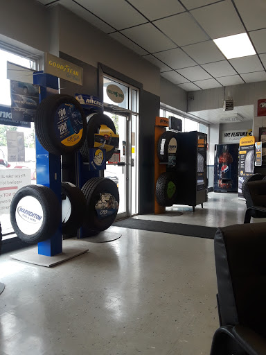 Auto Repair Shop «Warrenton Tire & Auto», reviews and photos, 19 Broadview Ave, Warrenton, VA 20186, USA