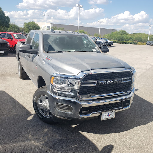 Car Dealer «Lone Star Chrysler Dodge Jeep Ram», reviews and photos, 8811 I-35, San Antonio, TX 78211, USA
