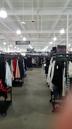 Department Store «Saks OFF 5TH», reviews and photos, 21500 Victory Blvd, Woodland Hills, CA 91367, USA