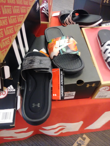 Shoe Store «Famous Footwear», reviews and photos, 1140 Harter Pkwy, Yuba City, CA 95993, USA