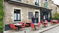 Atmosphère du Restaurant français L'Auberge des Peintres à Saint-Céneri-le-Gérei - n°1
