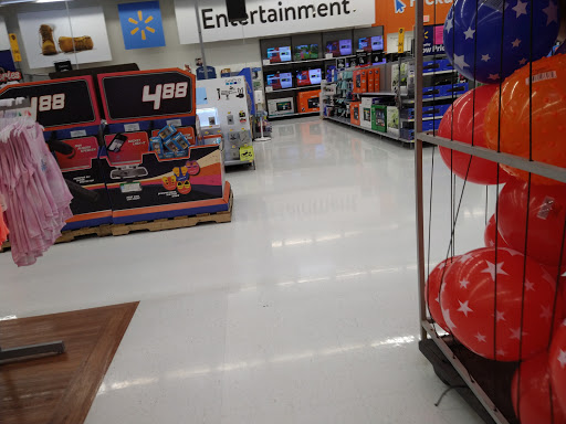 Department Store «Walmart Supercenter», reviews and photos, 814 W Bell Ave, Knoxville, IA 50138, USA