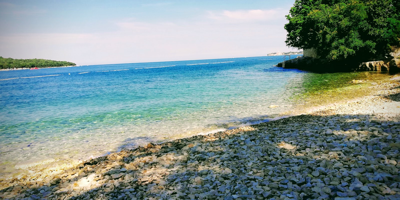 Fotografie cu Crnika beach - locul popular printre cunoscătorii de relaxare