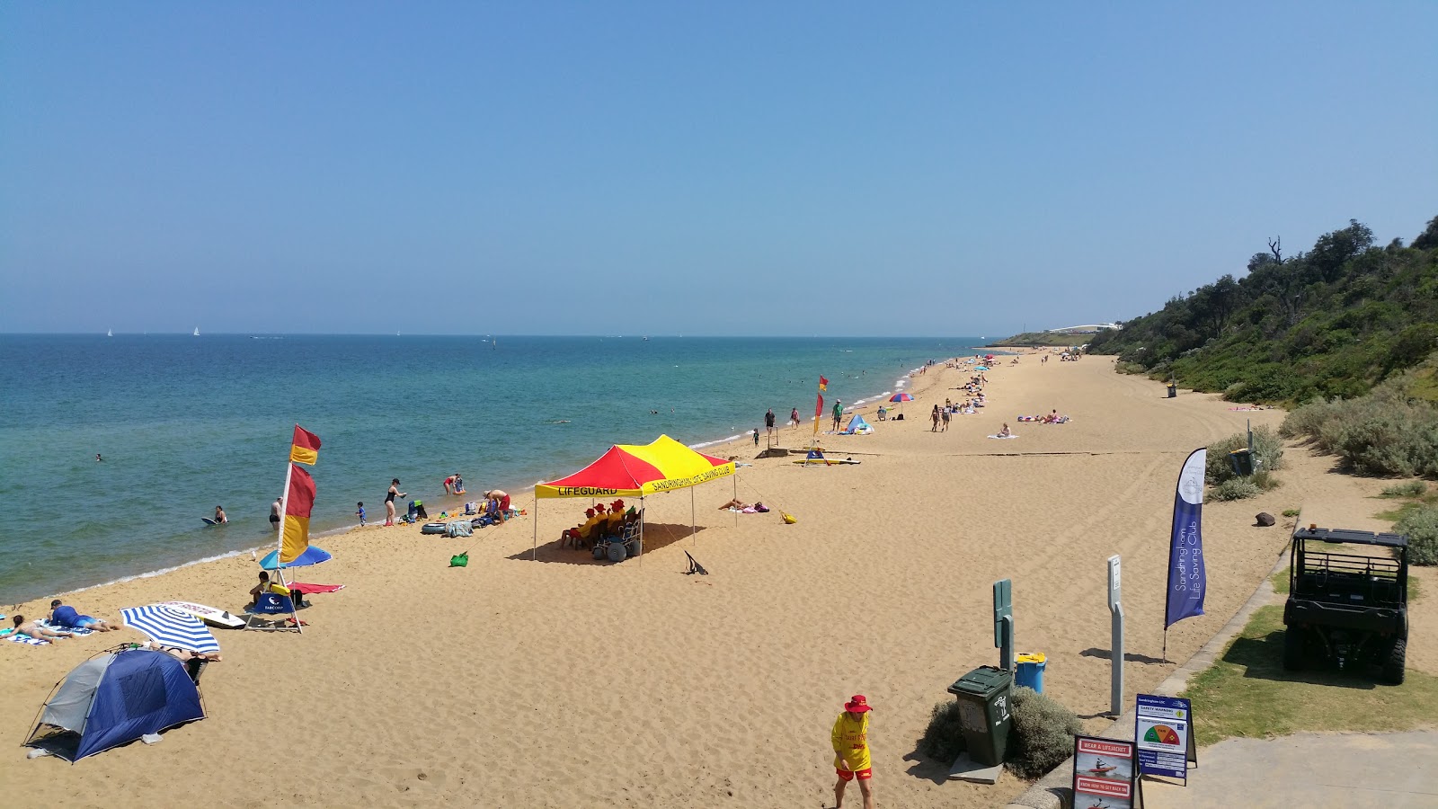 Foto van Sandringham Beach met beige zand oppervlakte