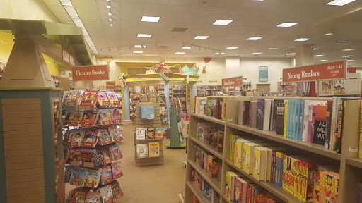 Book Store «Barnes & Noble», reviews and photos, 6646 Loisdale Rd, Springfield, VA 22150, USA
