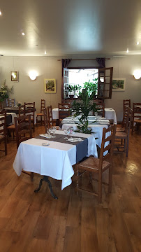 Atmosphère du Restaurant français Chez Ange à Le Perray-en-Yvelines - n°12