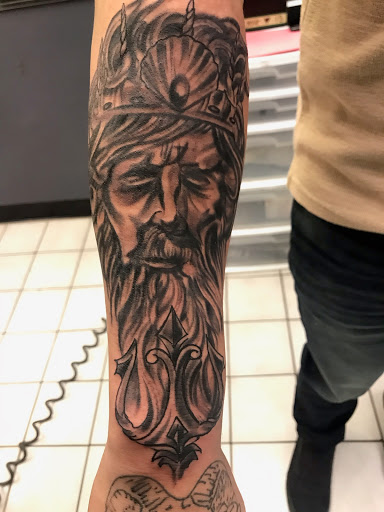 Tattoo Shop «Meridian Line Tattoo Studio», reviews and photos, 6906 Roosevelt Rd # B, Oak Park, IL 60304, USA