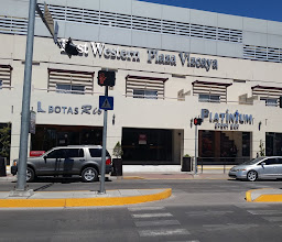 Plaza Jardines photo