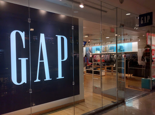 Gap, 200 E Pratt St, Baltimore, MD 21202, USA, 