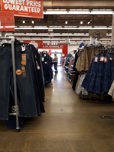 Outlet Store «VF Outlet», reviews and photos, 15501 S Apopka Vineland Rd, Orlando, FL 32821, USA