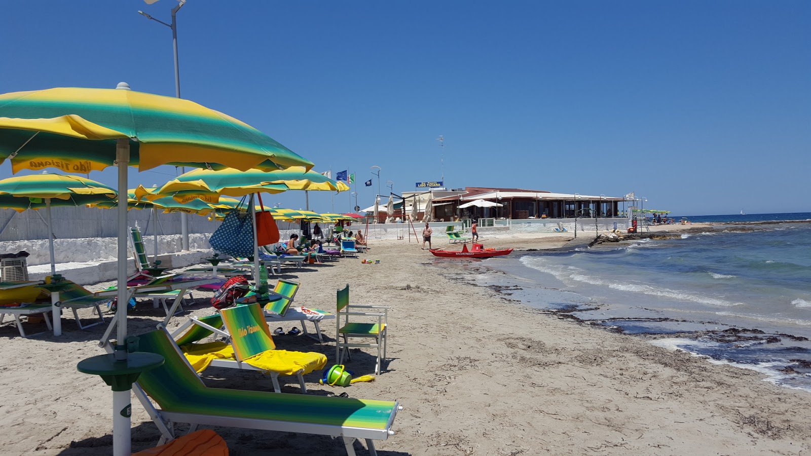 Fotografie cu Spiaggia di Specchiolla cu o suprafață de nisip strălucitor