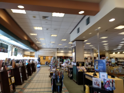 Book Store «Barnes & Noble», reviews and photos, 444 Broadway, Saugus, MA 01906, USA