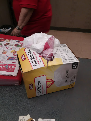 Supermarket «Giant Eagle Supermarket», reviews and photos, 1800 McKees Rocks Rd, McKees Rocks, PA 15136, USA