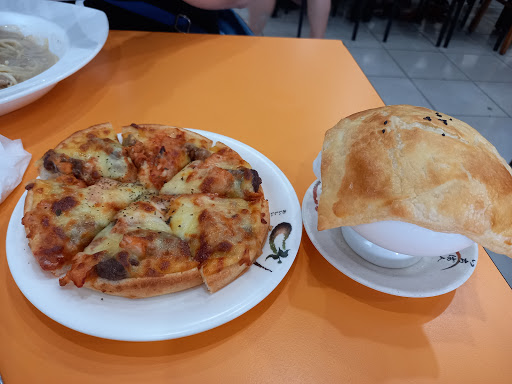 哈克焗烤、披薩、義大利麵 的照片