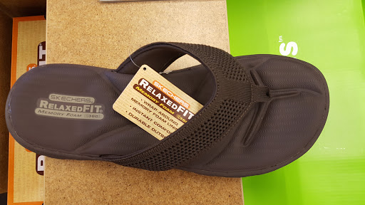 Shoe Store «DSW Designer Shoe Warehouse», reviews and photos, 7415 Laguna Blvd, Elk Grove, CA 95758, USA