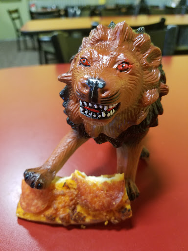 Pizza Restaurant «Pizza! Golf! Pizza Putters Family Entertainment Center», reviews and photos, 1156 OR-99, Eugene, OR 97402, USA