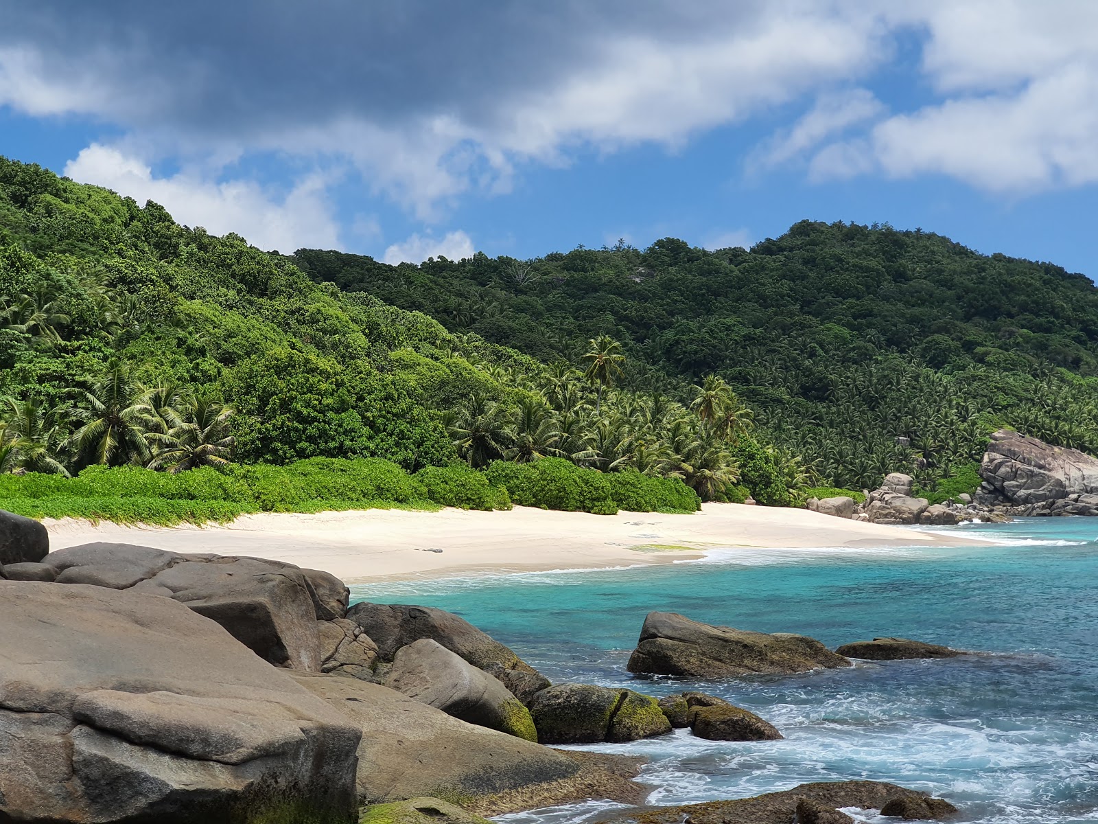 Foto van Anse Petit Boileau Beach met ruim strand